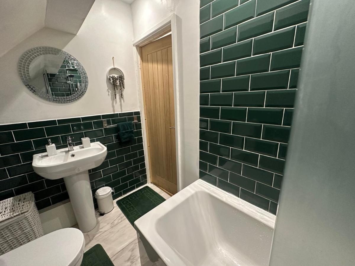 Charming 3-Bed Home Minutes From City Centre Nottingham Exterior foto